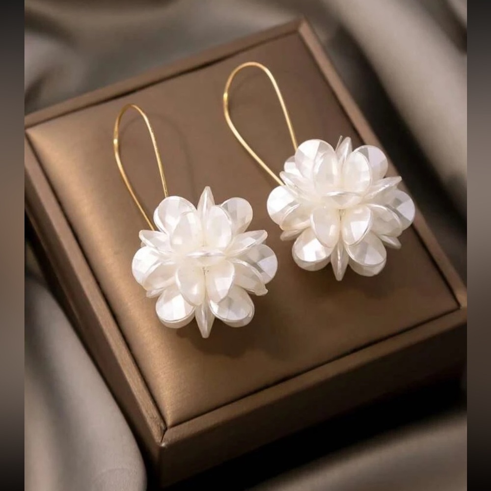 Elegant Flower White Decor Drop Earrings